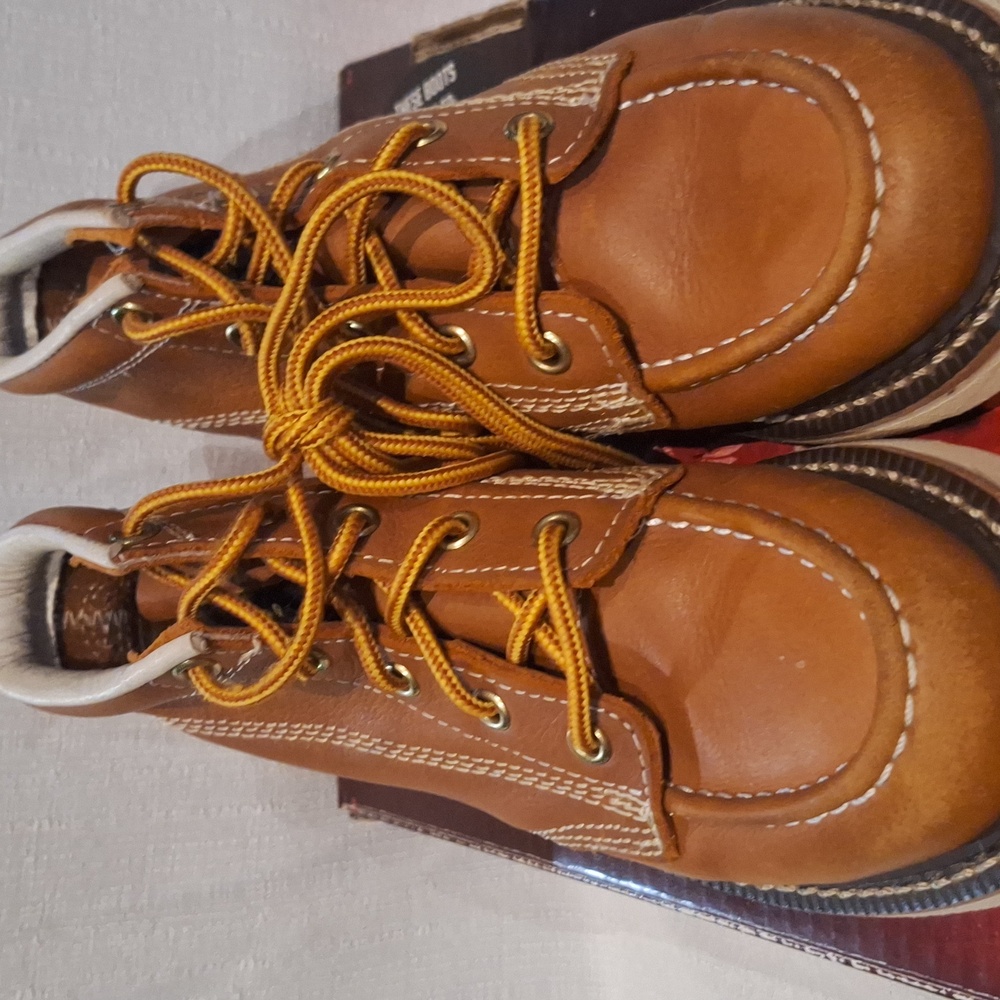 Kids  Thorogood boots. Sz. 2.5. Brown